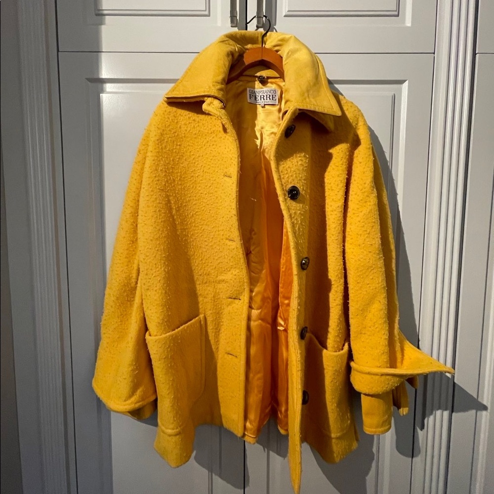 GIANFRANCO FERRE Coat in Yellow. Sz 42